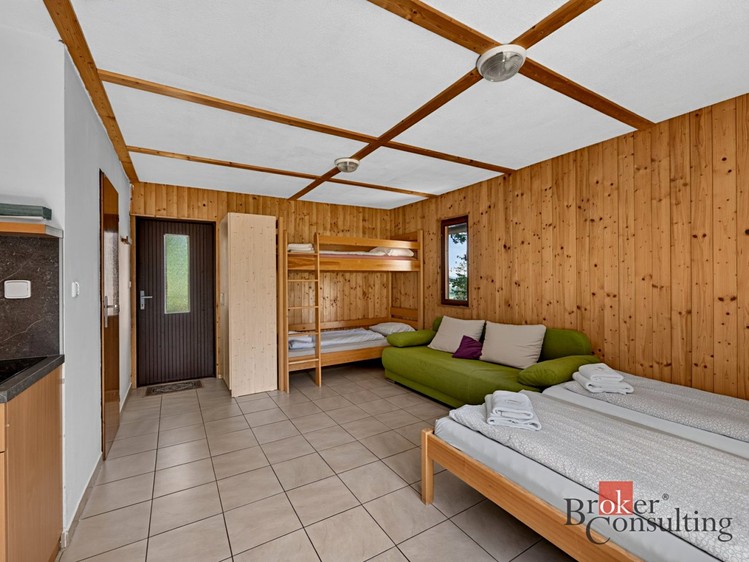 Prodej komerčního prostoru, 1 664 m² (45 z 50)