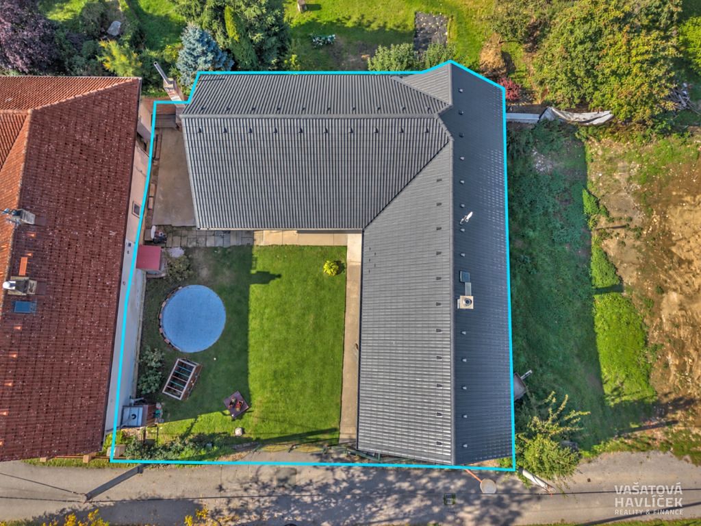 Prodej rodinného domu 211 m², pozemek 394 m² – fotografie 2