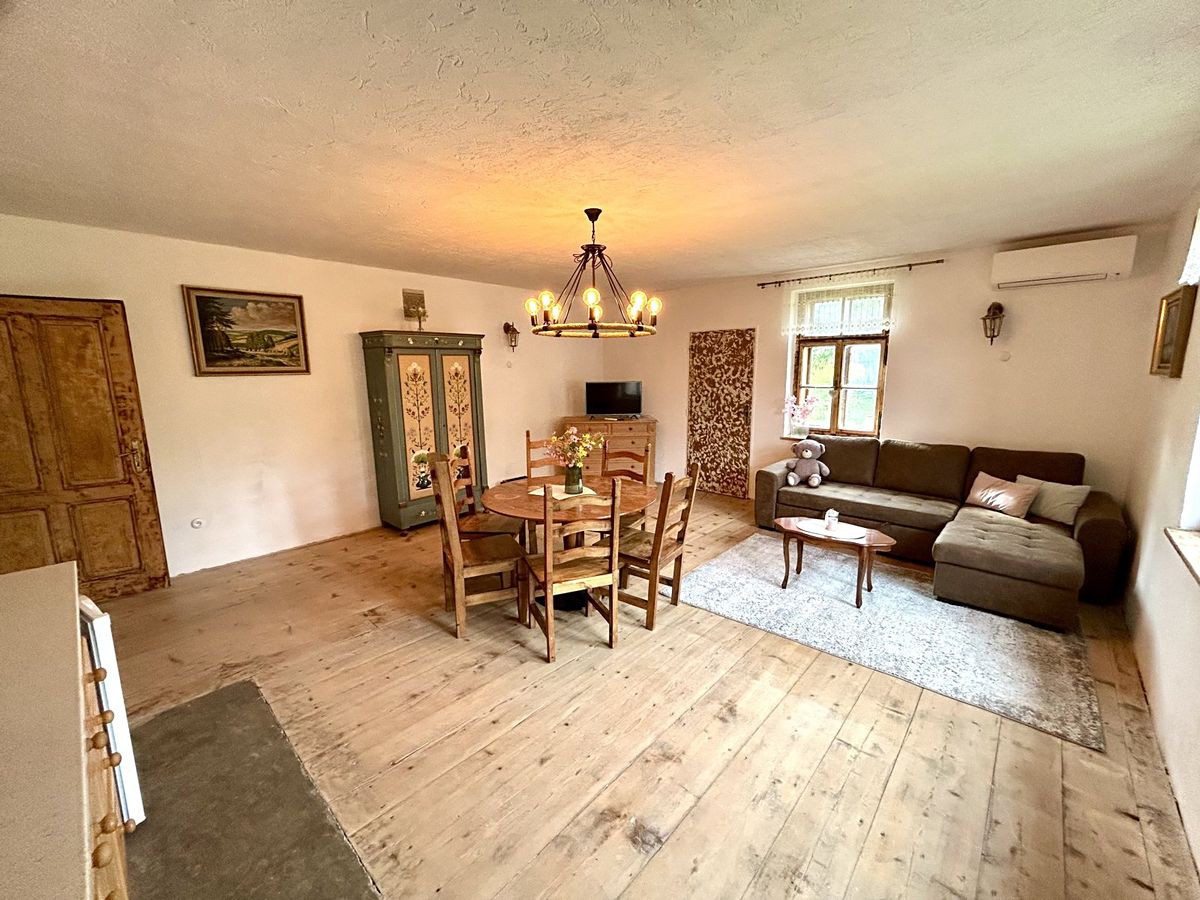 Prodej rodinného domu 300 m², pozemek 333 m²