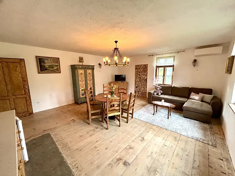 Prodej rodinného domu 300 m², pozemek 333 m², Líšnice – náhled fotky 1