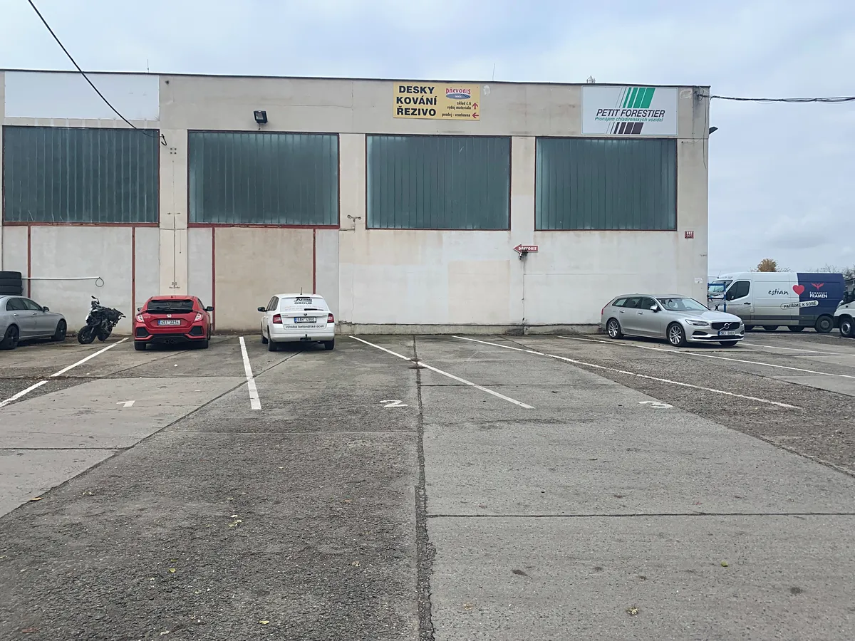 Pronájem komerčního pozemku 400 m²