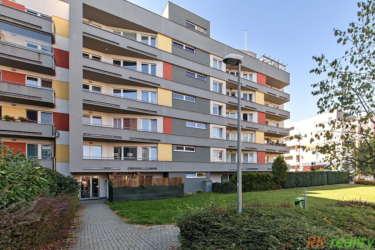 Prodej bytu 1+kk 67 m², Praha – fotka 1 z 3