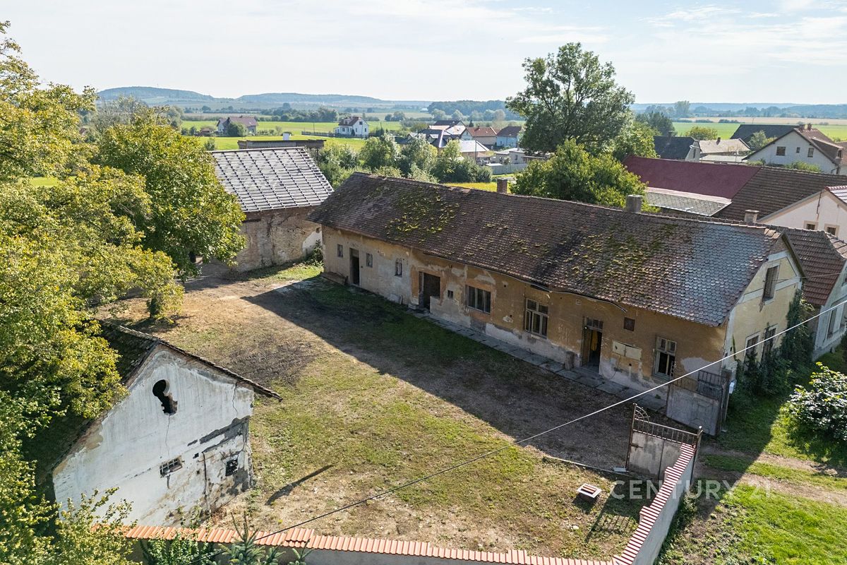 Prodej stavebního pozemku 1838 m² – fotografie 4