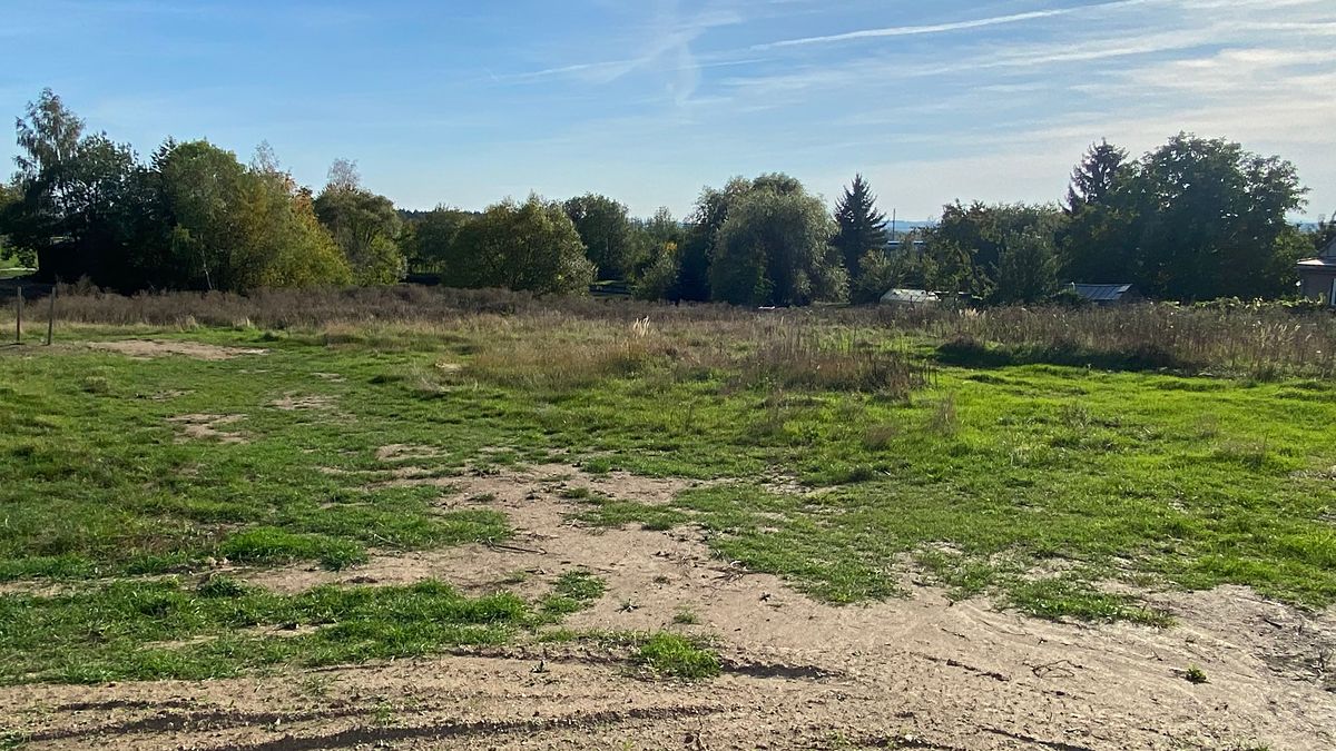 Prodej stavebního pozemku 969 m² – fotografie 2