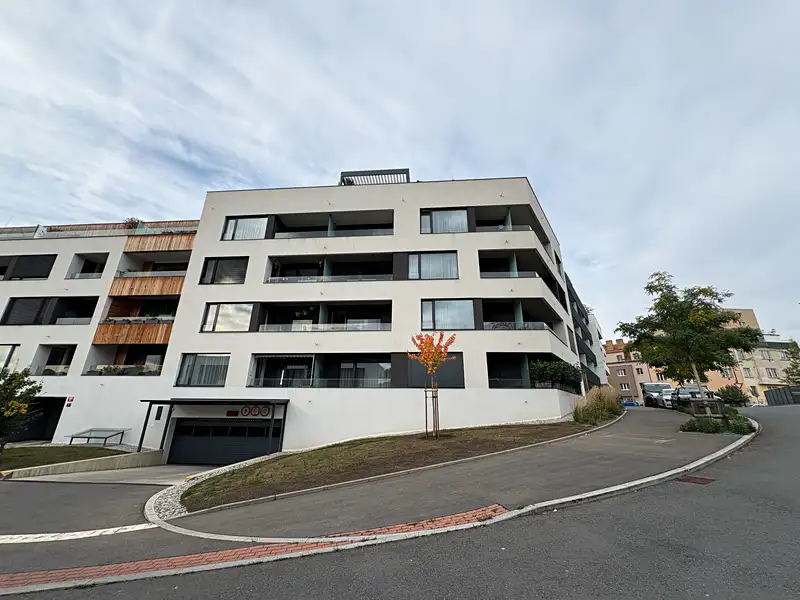 Pronájem bytu 1+kk 40 m², Praha – náhled fotky 2