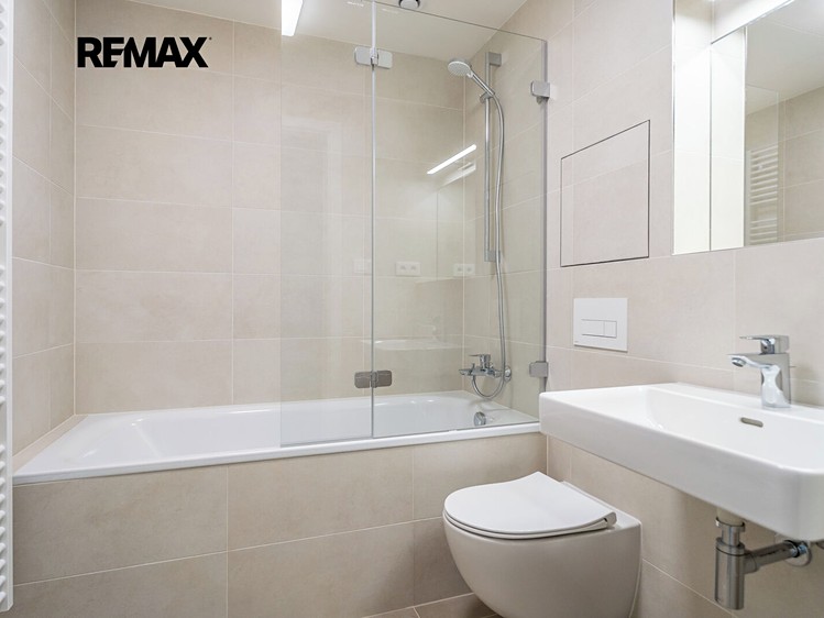 Pronájem bytu 2+kk, 58 m² (7 z 18)