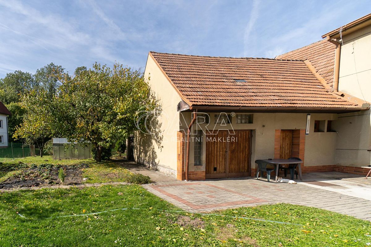 Pronájem rodinného domu 250 m², pozemek 520 m² – fotografie 2