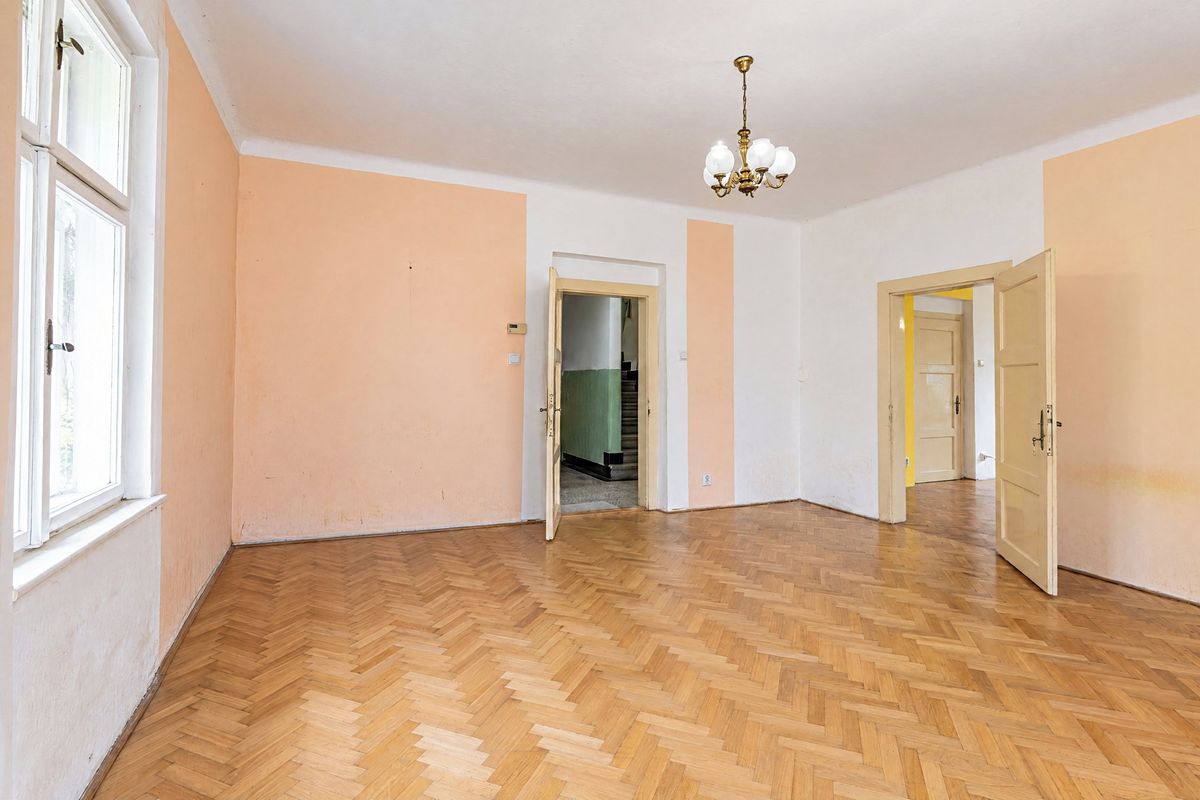 Prodej rodinného domu 215 m², pozemek 725 m² – fotografie 3