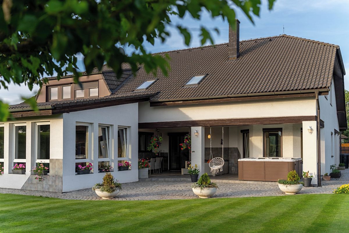 Prodej rodinného domu 290 m², pozemek 785 m² – fotografie 2