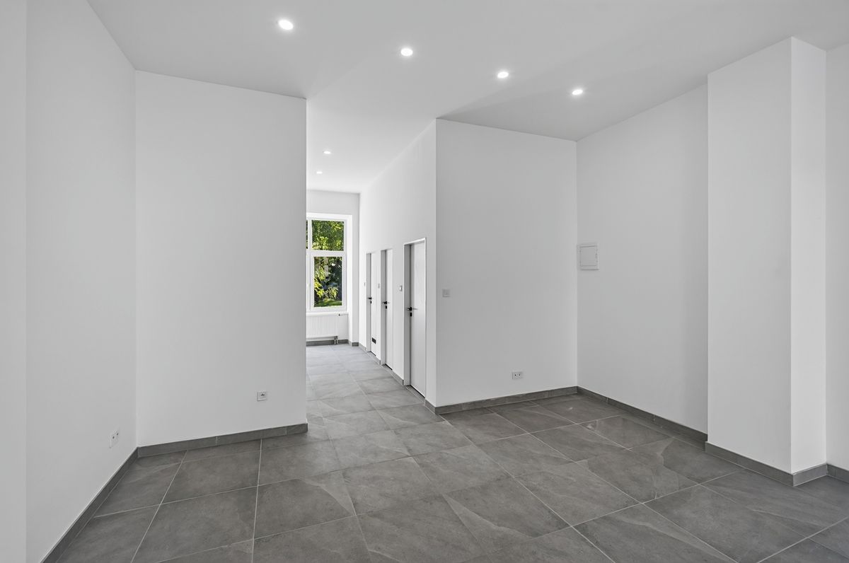 Pronájem obchodního prostoru 65 m² – fotografie 4