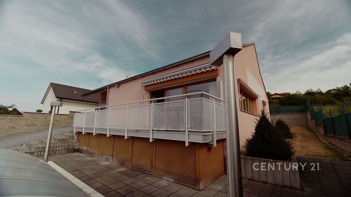 Prodej rodinného domu 160 m², pozemek 768 m² – fotografie 3