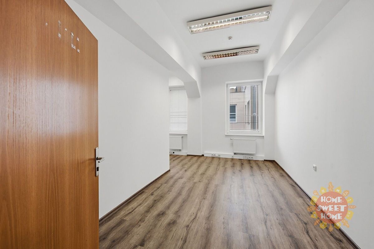 Pronájem kanceláře 73 m² – fotografie 2