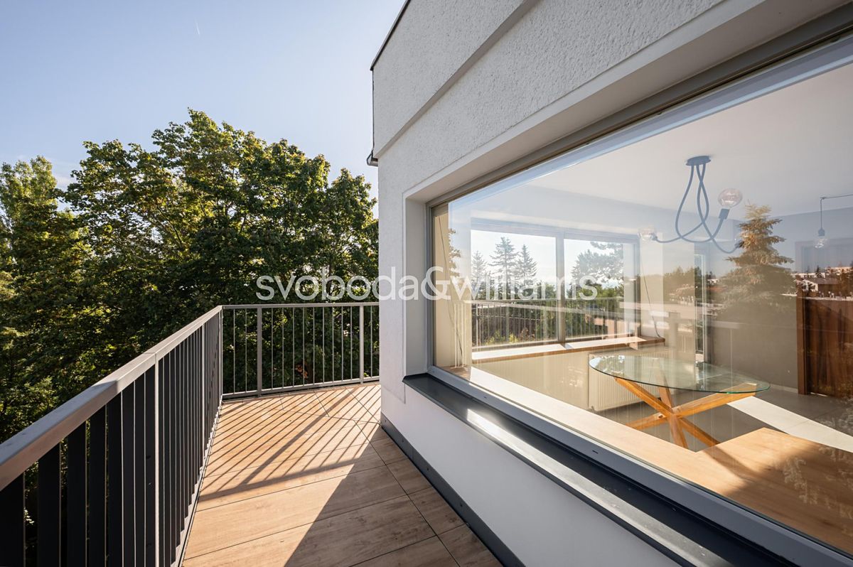 Prodej rodinného domu 304 m², pozemek 747 m² – fotografie 4