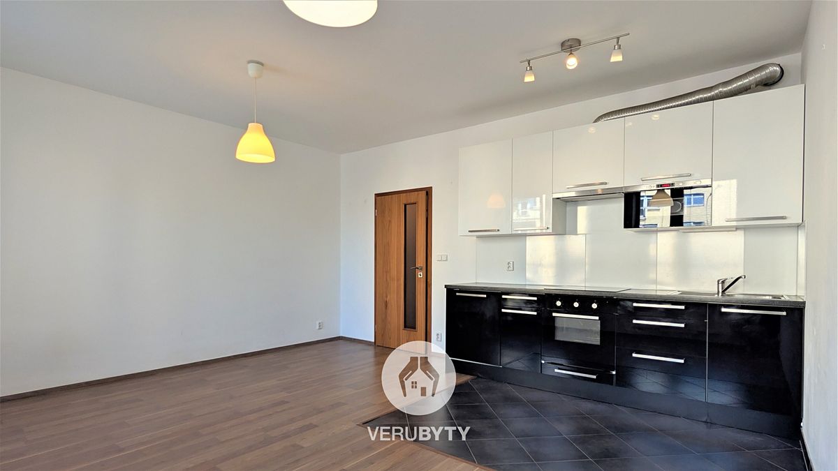 Pronájem bytu 1+kk 34 m² – fotografie 2