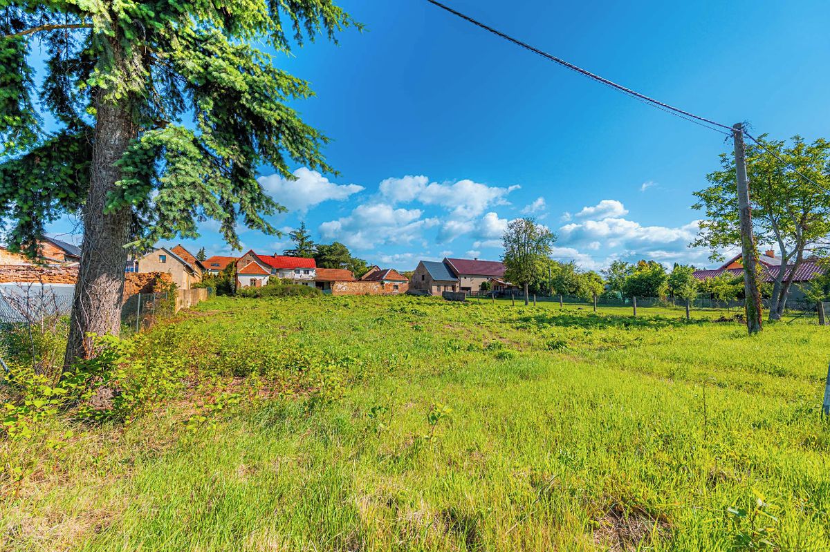 Prodej stavebního pozemku 2053 m², Hranice – fotka 1 z 3