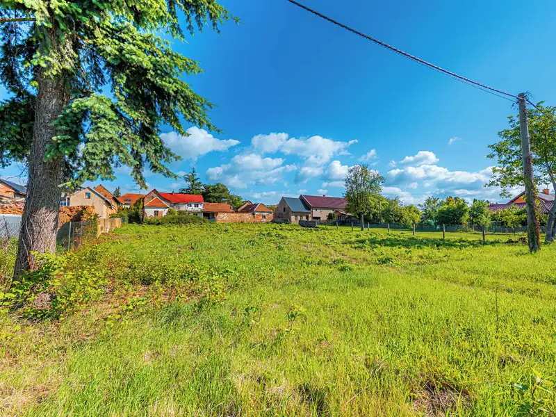 Prodej stavebního pozemku 2053 m², Hranice – náhled fotky 1
