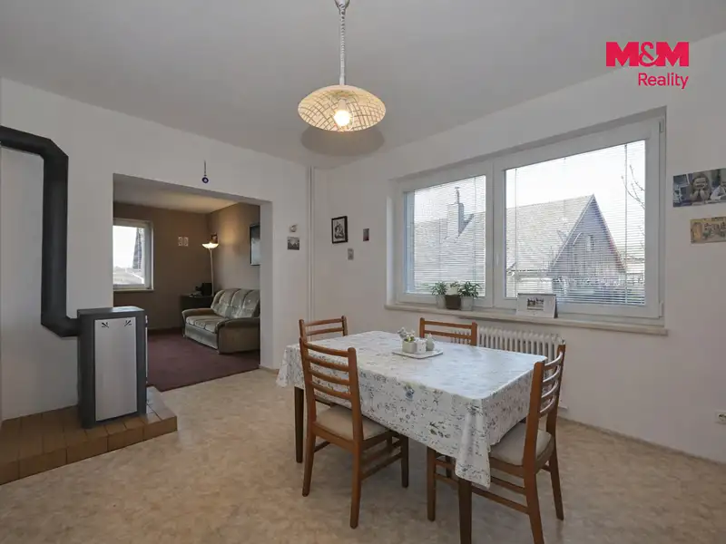Prodej rodinného domu 250 m², pozemek 978 m², Stáj – náhled fotky 3