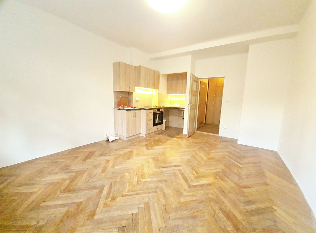 Pronájem bytu 1+kk 30 m²