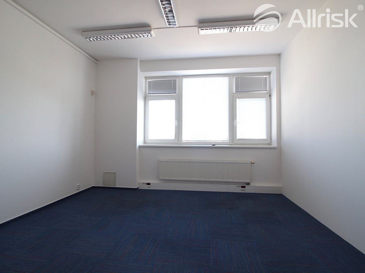 Pronájem kanceláře 42 m² – fotografie 4