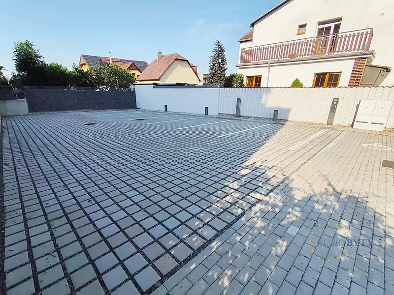 Pronájem pozemku 303 m², Praha – náhled fotky 2