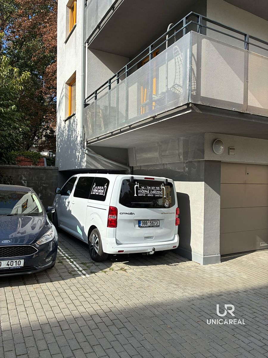 Pronájem garáže 11 m² – fotografie 3
