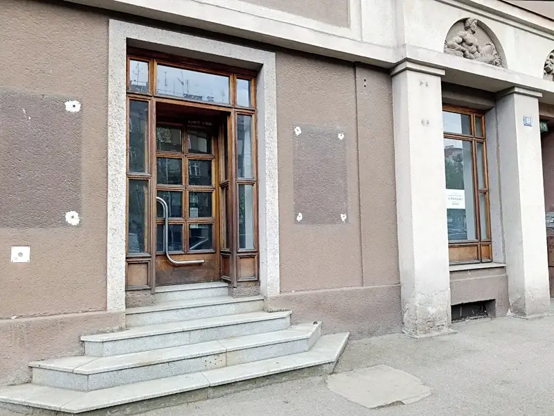 Pronájem obchodního prostoru 89 m², Hradec Králové – náhled fotky 1