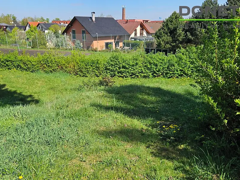 Prodej stavebního pozemku 782 m², Hradec Králové – náhled fotky 1