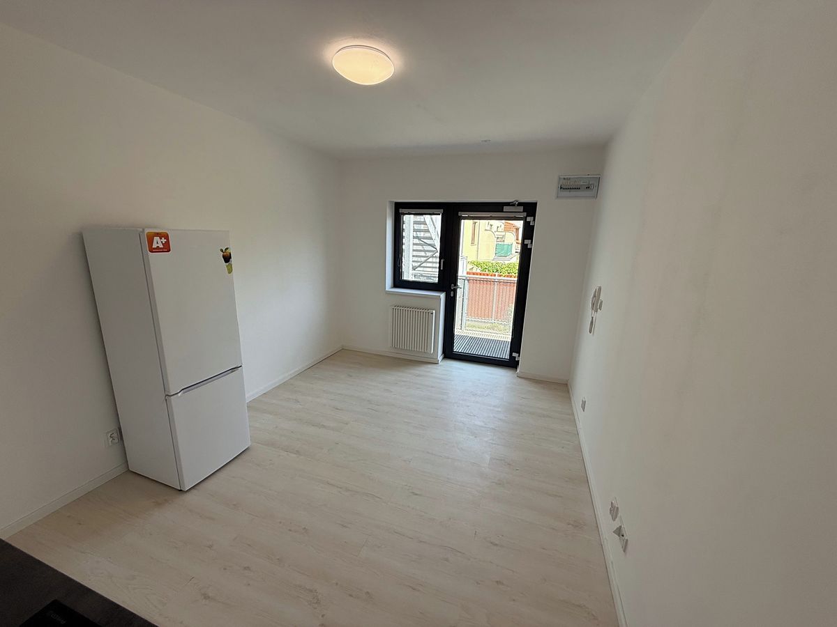 Pronájem bytu 1+kk 19 m² – fotografie 4
