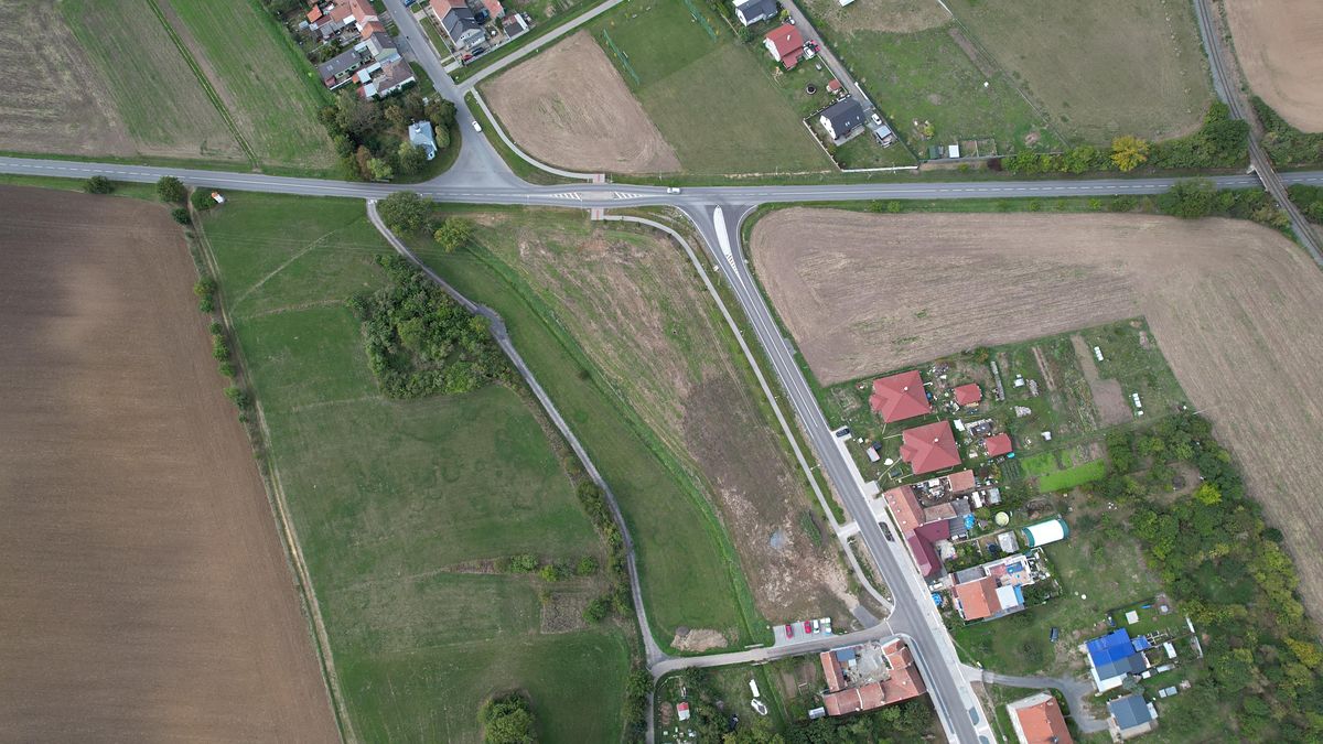 Prodej stavebního pozemku 1500 m² – fotografie 3