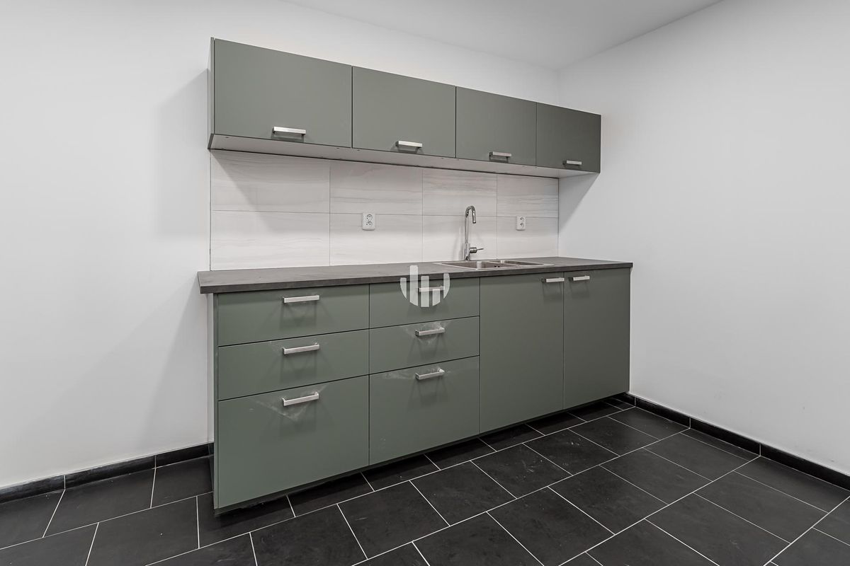 Pronájem kanceláře 345 m² – fotografie 5