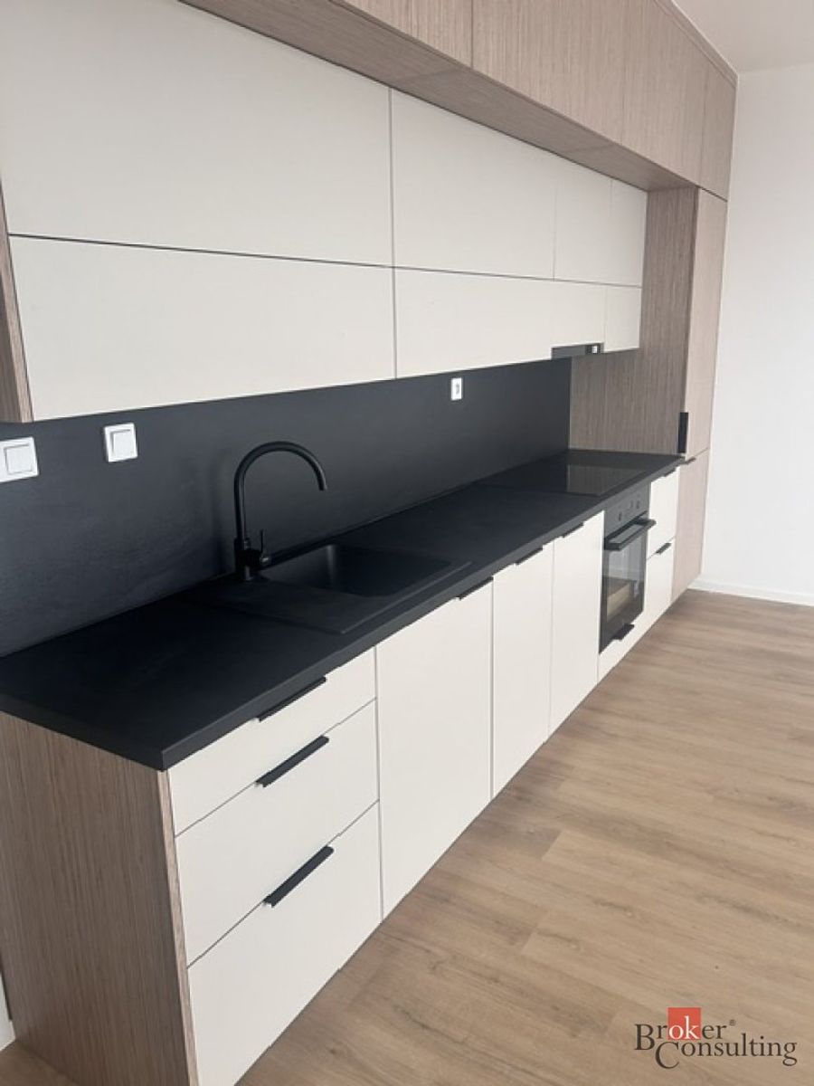 Pronájem bytu 2+kk 60 m² – fotografie 3