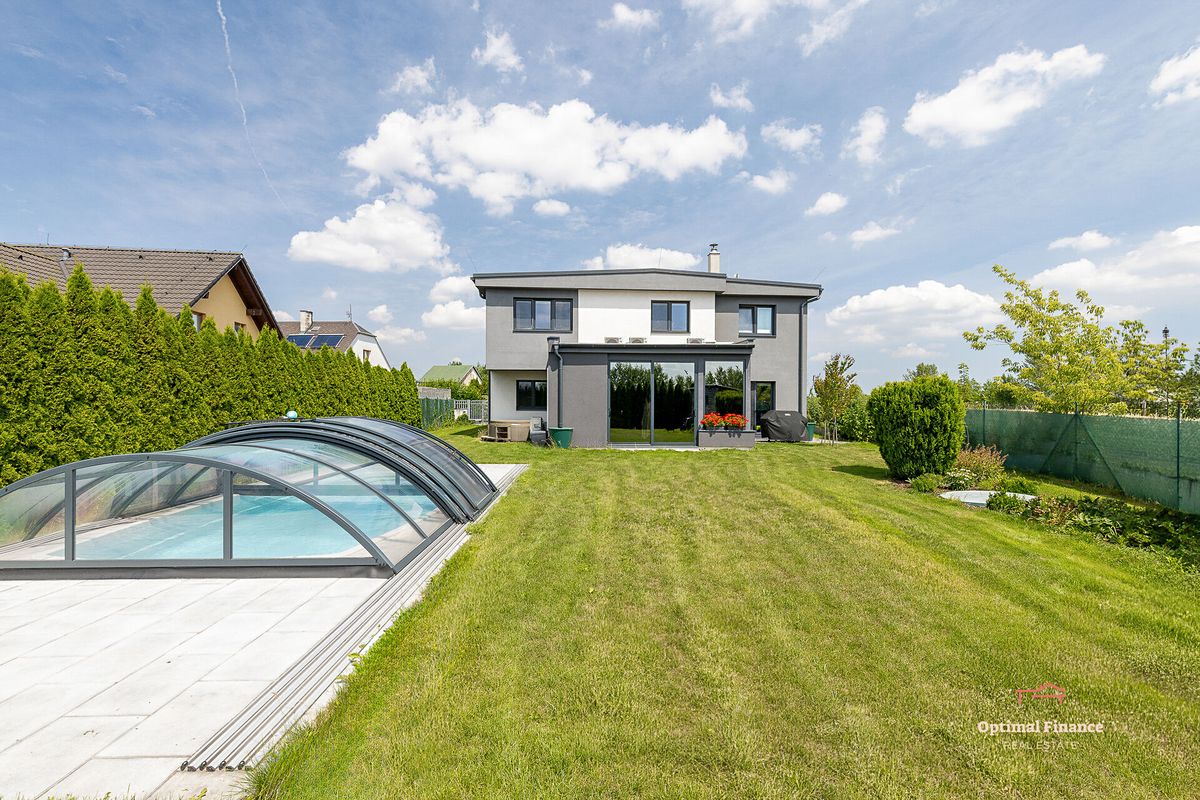 Prodej rodinného domu 241 m², pozemek 704 m²