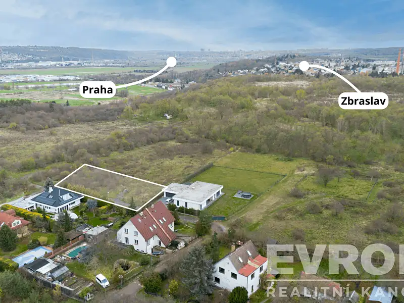 Prodej stavebního pozemku 1010 m², Praha – náhled fotky 1