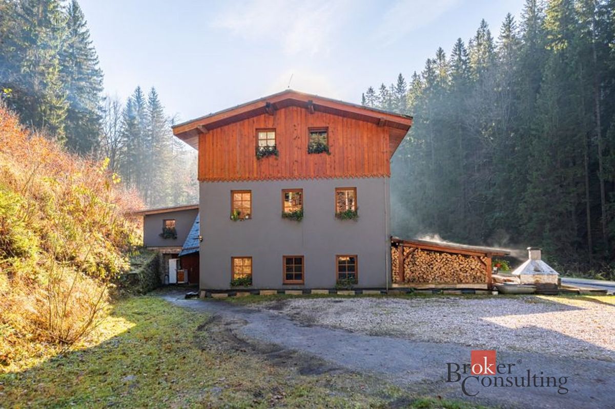 Prodej rodinného domu 650 m², pozemek 906 m², Strážné – fotka 1 z 3