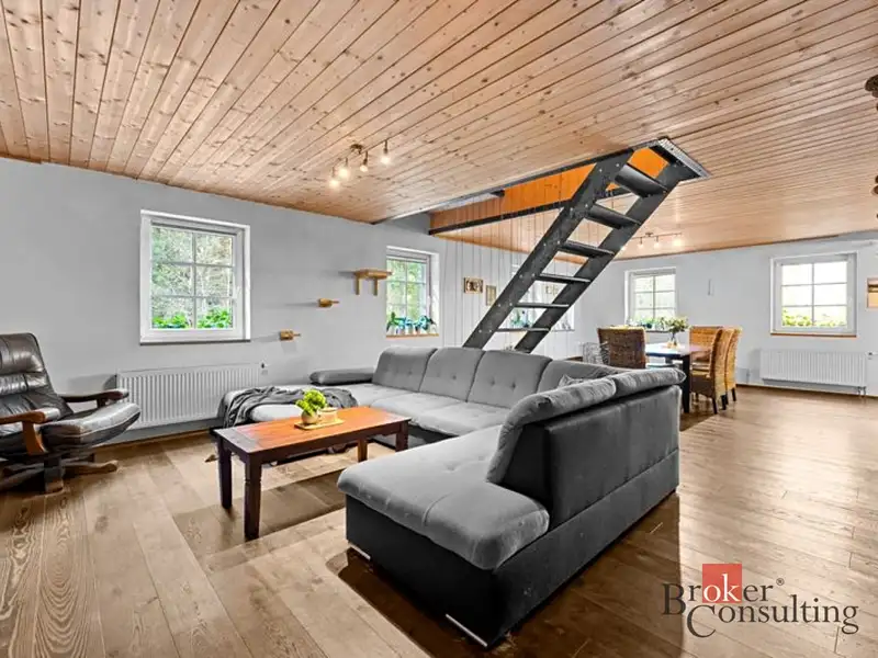 Prodej rodinného domu 650 m², pozemek 906 m², Strážné – náhled fotky 2