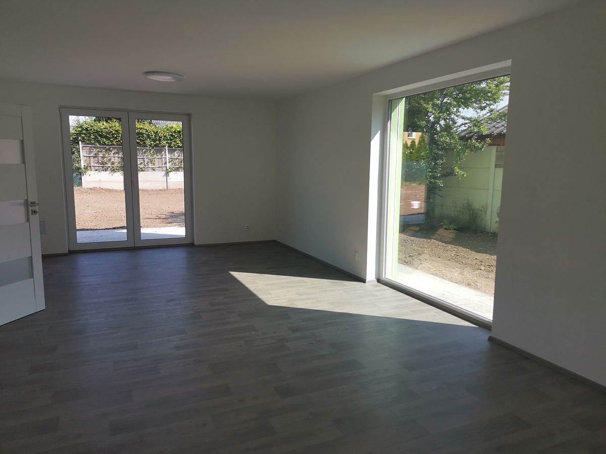 Pronájem rodinného domu 160 m², pozemek 550 m² – fotografie 4
