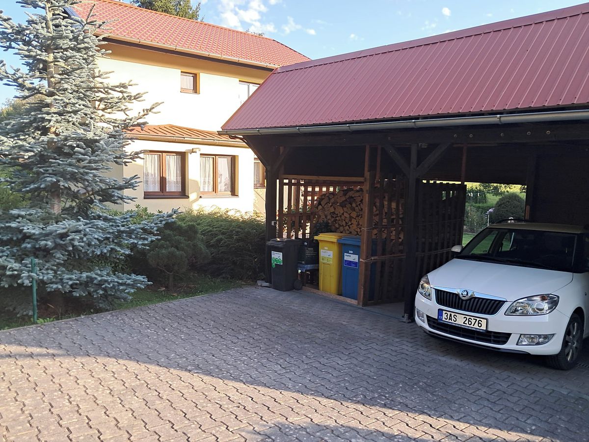 Prodej rodinného domu 100 m², pozemek 897 m² – fotografie 2