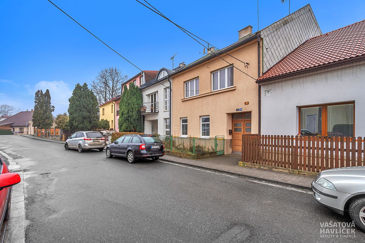 Prodej rodinného domu 162 m², pozemek 375 m² – fotografie 2