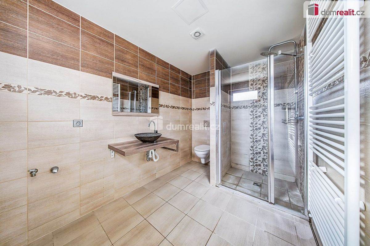 Prodej rodinného domu 220 m², pozemek 679 m² – fotografie 5
