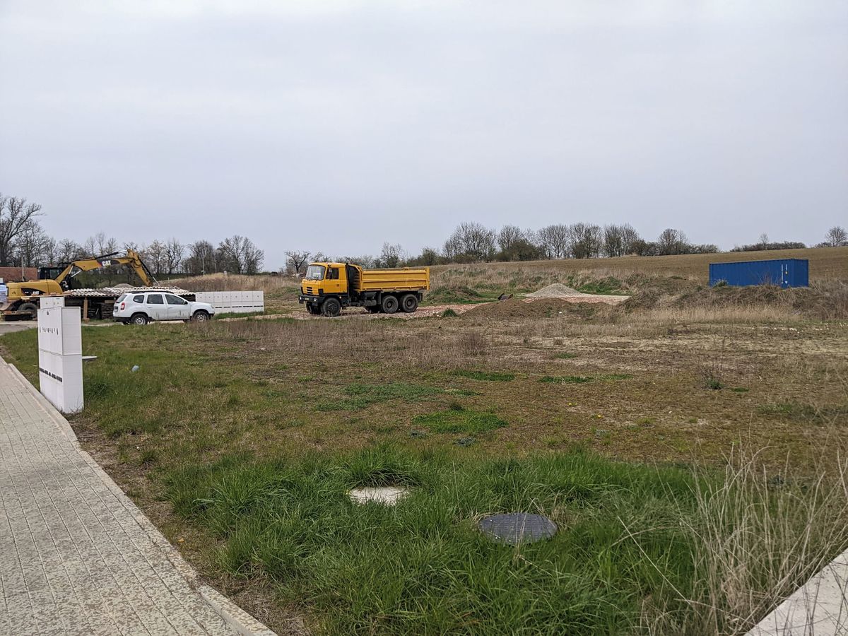 Prodej stavebního pozemku 585 m² – fotografie 3