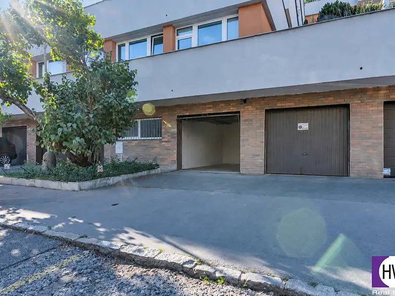 Prodej garáže 18 m², Praha – náhled fotky 1