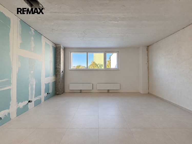 Pronájem komerčního prostoru, 42 m² (1 z 13)