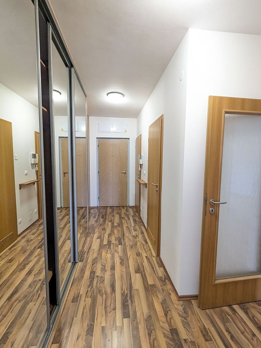 Pronájem bytu 2+kk 63 m² – fotografie 3