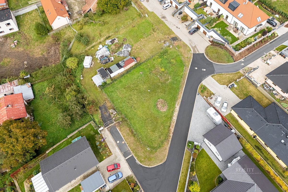 Prodej stavebního pozemku 793 m² – fotografie 3