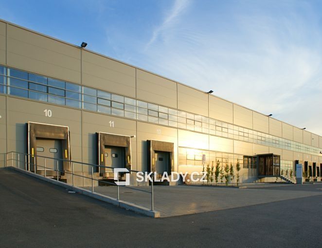 Pronájem skladového prostoru 8800 m²