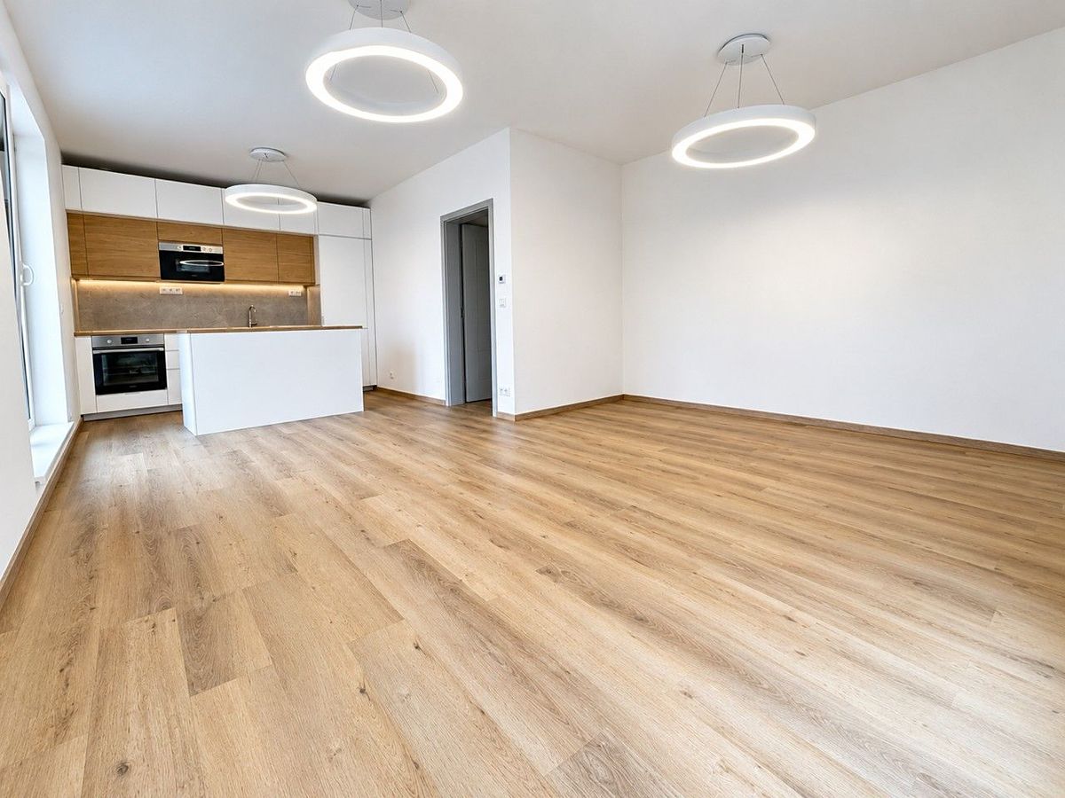 Pronájem bytu 2+kk 65 m² – fotografie 2