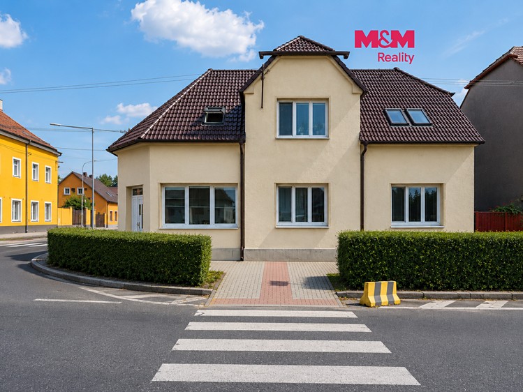Prodej komerčního prostoru, 176 m² (1 z 15)