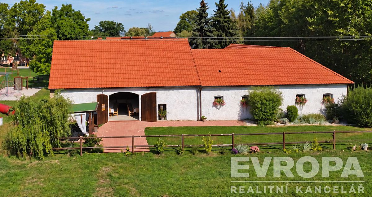 Prodej rodinného domu 500 m², pozemek 866 m² – fotografie 2