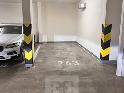 Pronájem garážového stání 15 m²