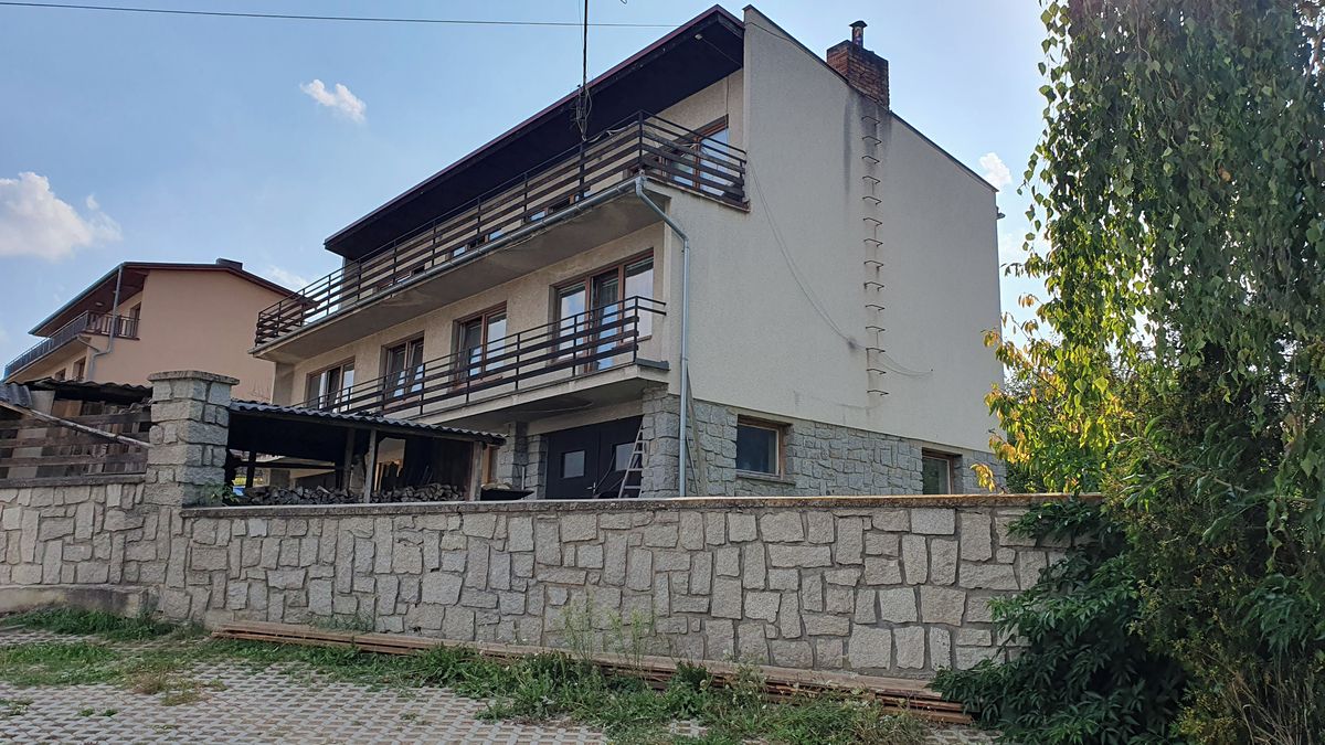 Prodej rodinného domu 300 m², pozemek 964 m² – fotografie 3